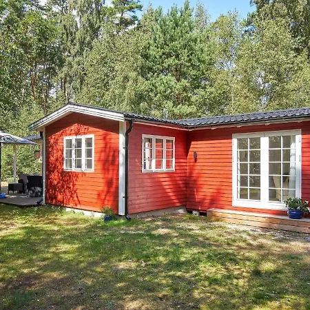 5 Person In Aakirkeby *