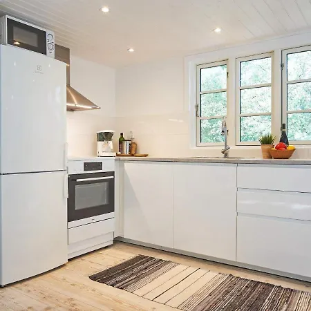 5 Person In Aakirkeby * Vester Somarken