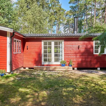 5 Person In Aakirkeby 度假居 *