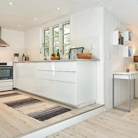 Сasa de vacaciones 5 Person In Aakirkeby *