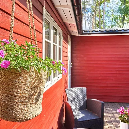 5 Person In Aakirkeby * Vester Somarken