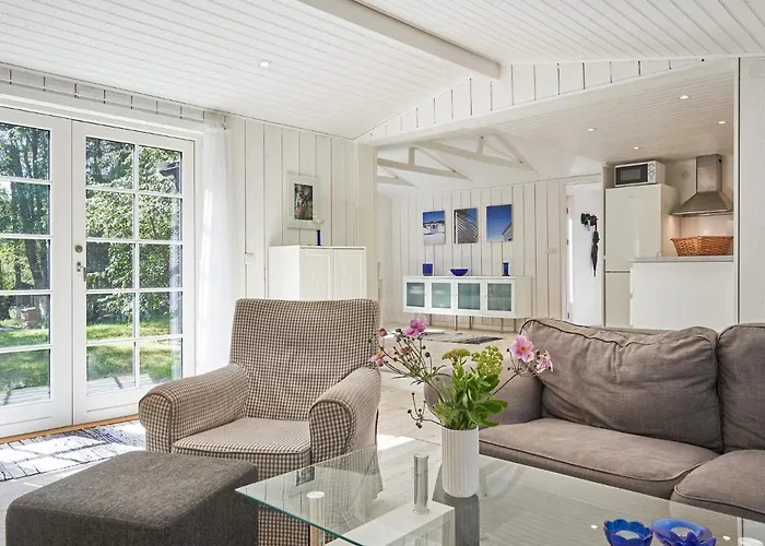 5 Person In Aakirkeby *