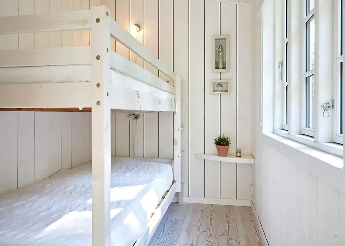 5 Person In Aakirkeby Дом отдыха