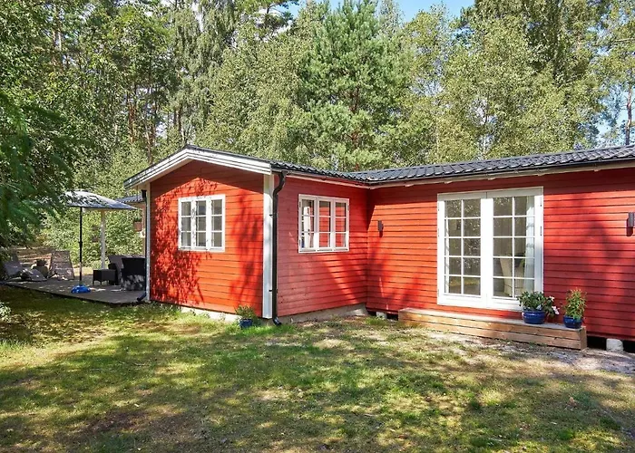 5 Person In Aakirkeby *